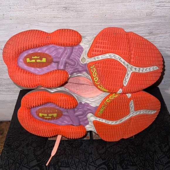 Nike LeBron 19 XIX Low Basketball Shoes - Men’s Size 6.5 //// Women’s Size 8 - Picture 8 of 9